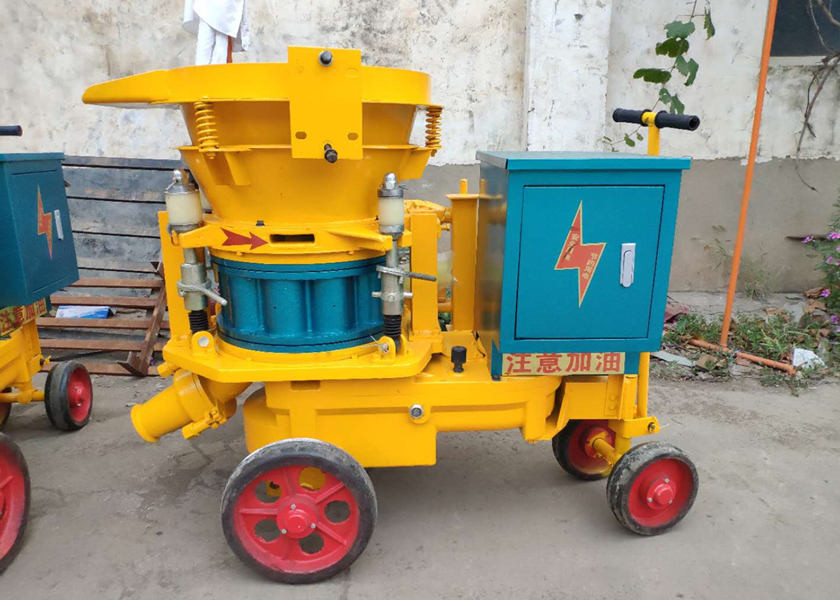 Yellow Small Shotcrete Machine Movable Shotcrete Spraying Machine