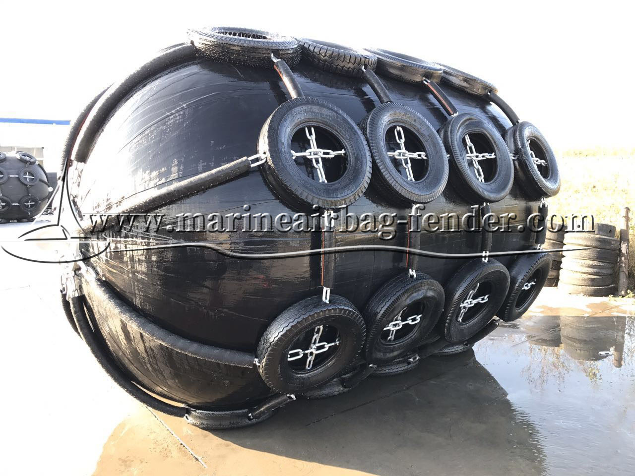 Flexible Tenacity Sling Type Ship Rubber Fenders For Smooth Ship To Ship Applications