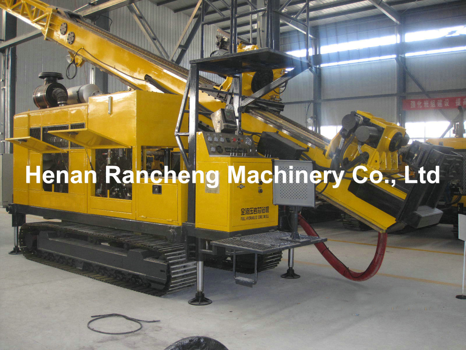 Crawler Mounted Core Drilling Machine 1700m - 3000m Depth 370HP Diesel Engine