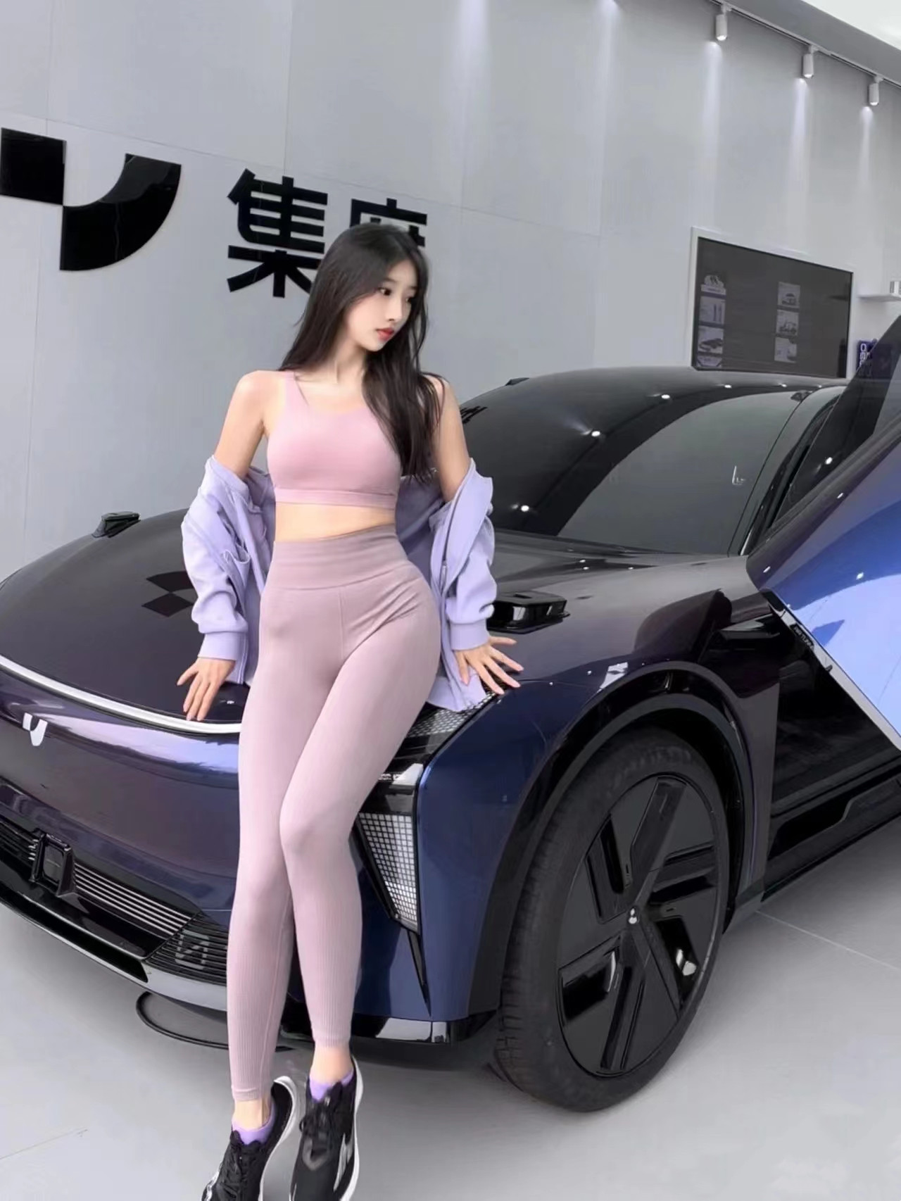 High Speed 2023 ROBO 01 Electric Car 100kWh Battery 600km Range Double Motor 4WD Maximum Torque Nm 400-500Nm