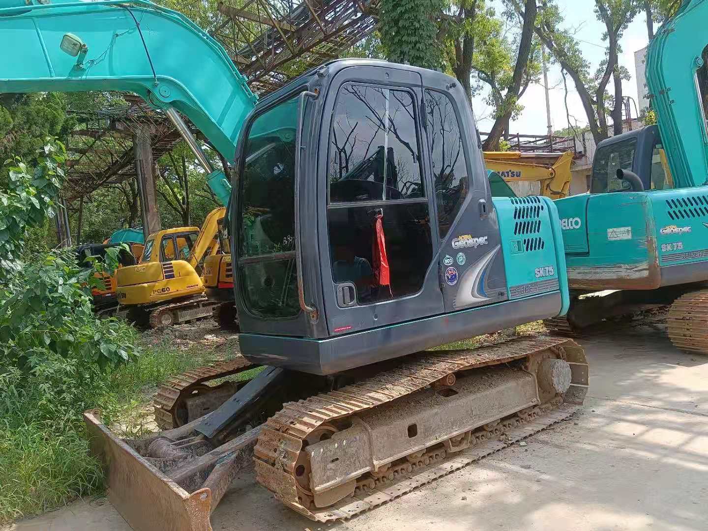 Low Hour Used Kobelco Excavator ISUZU Engine 75 Operating Weight 0.4m Bucket Capacity