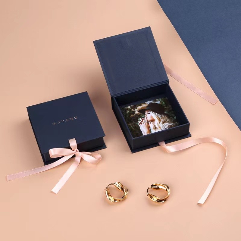 ODM Bracelet Necklace Box Jewelry Packaging Pouch Flip Top Magnetic Jewelry Gift Boxes