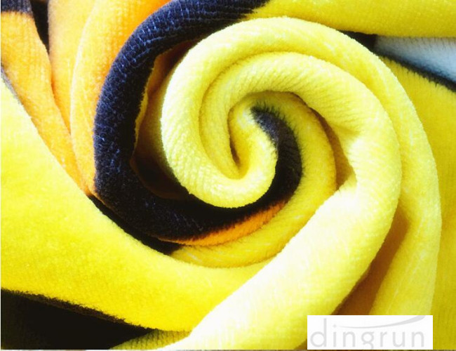 Thickened Soft Oversized Beach Towels Duck Cartoon Yellow Color 70*140cm