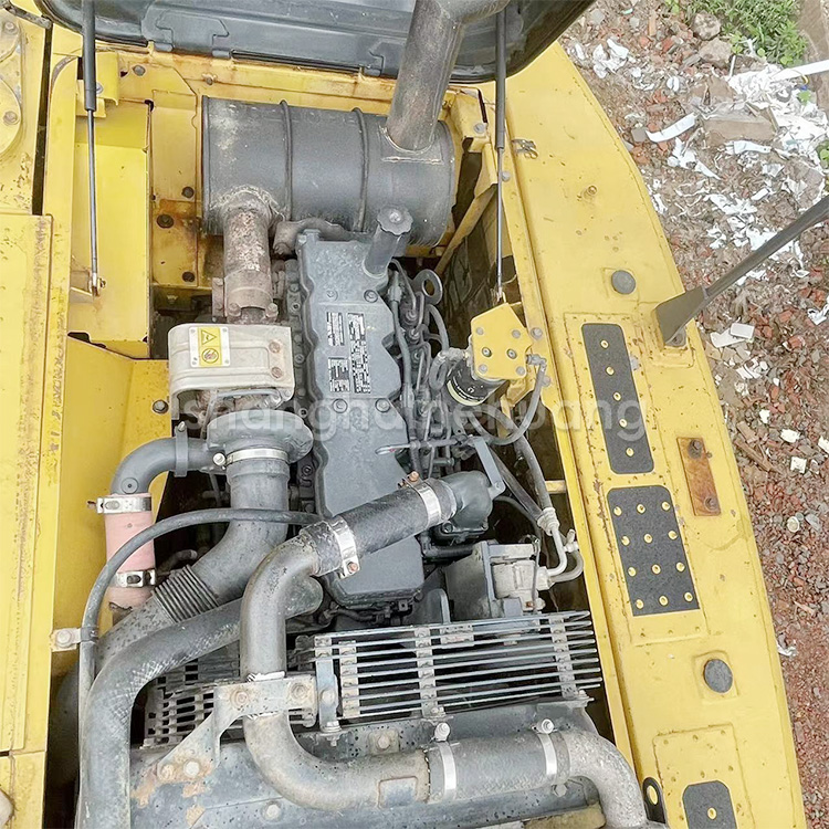 Komatsu PC200 8 Excavator With Original Hydraulic Cylinder And 0.8m3 Bucket Capacity