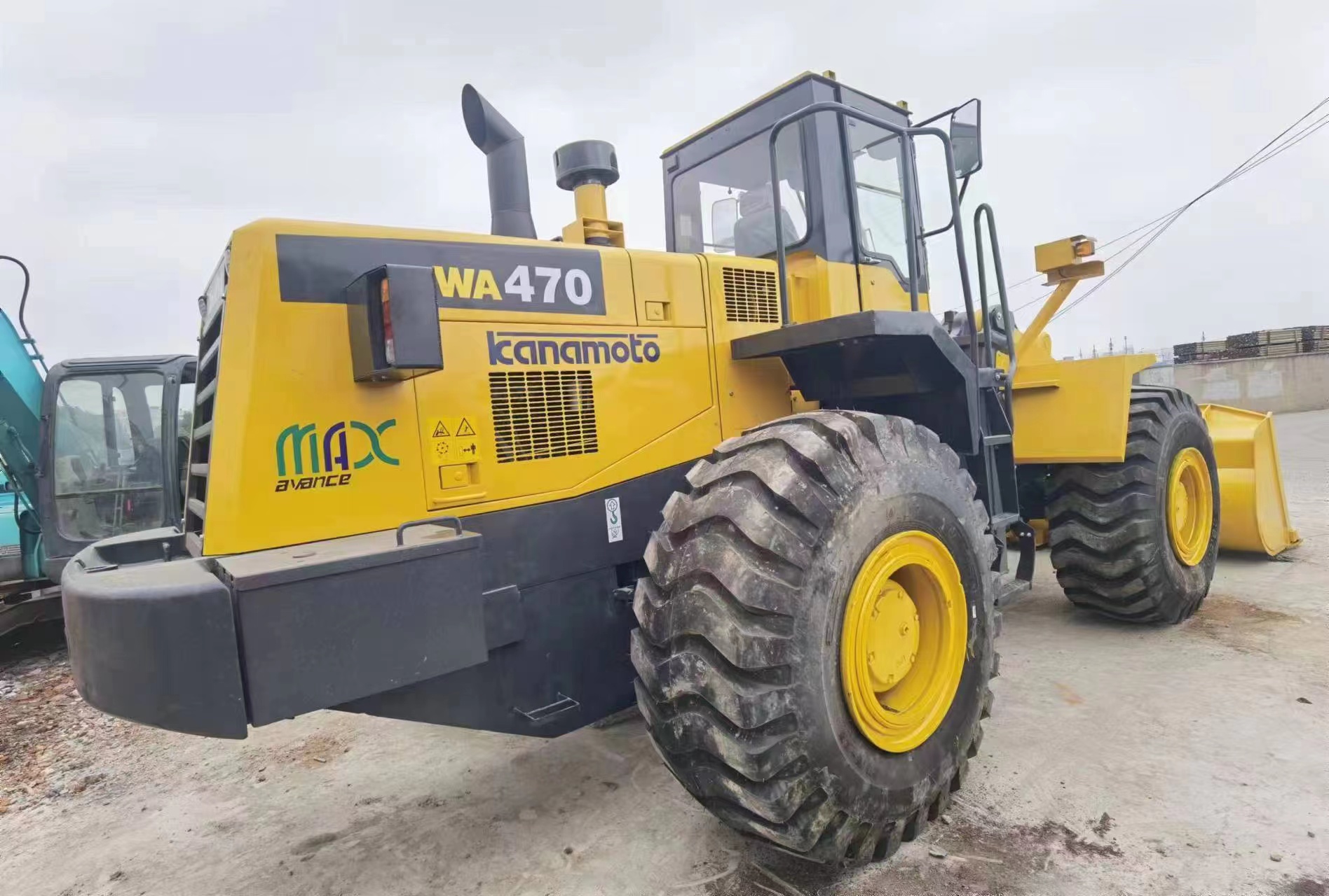 Komatsu WA470 Wheel Loader 194 kW Front Loader for Sell in Shanghai Made in Japan