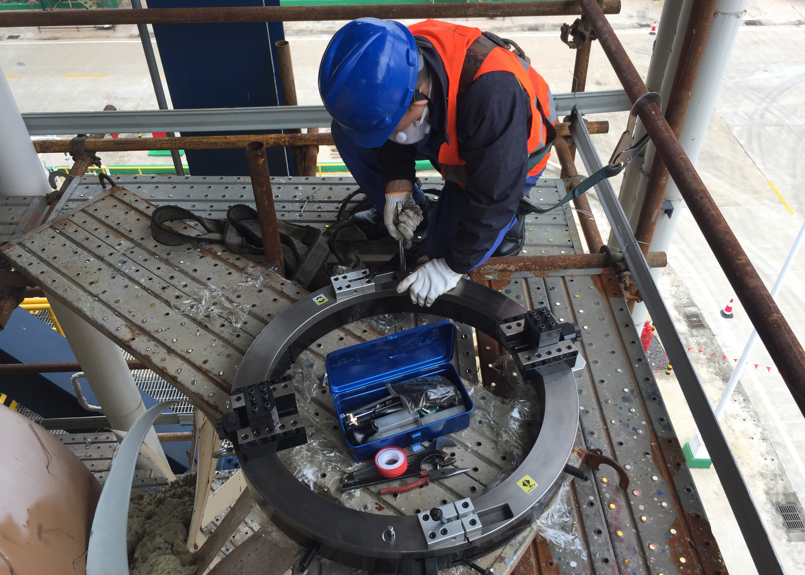 14-20'' Working Range Split OD Mount Tube Cutting And Chamfering Machine High Precision