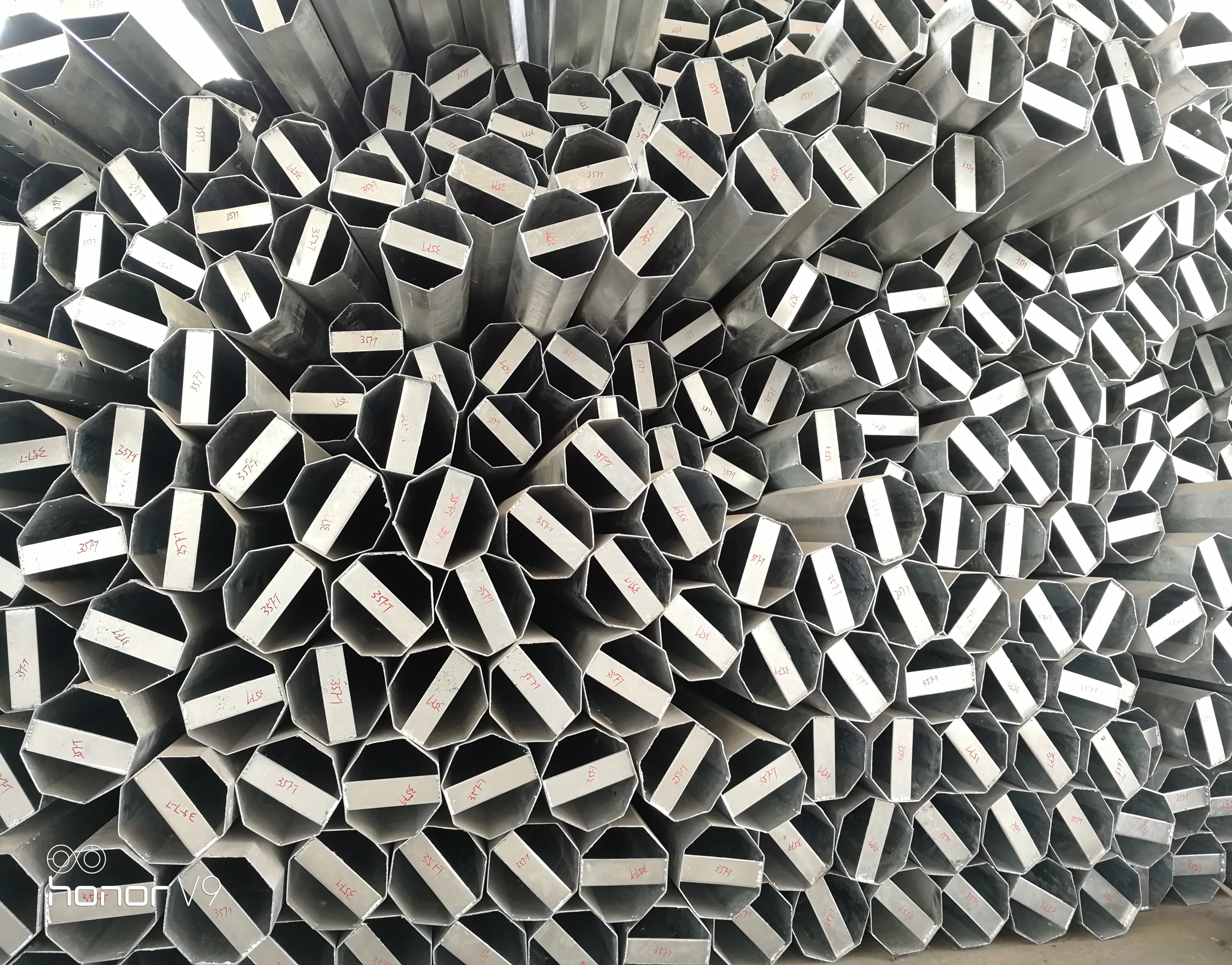 35FT 500KGF 3mm Thick Octagonal Hot Dip Galvanized Steel Pole