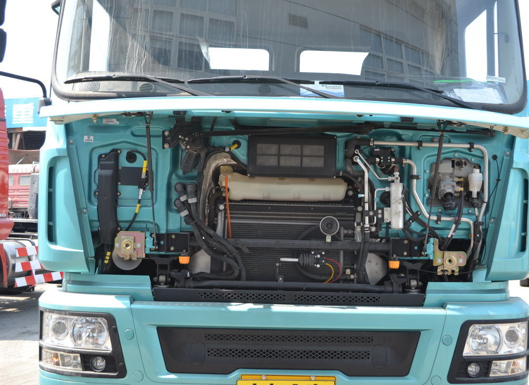 Tractor Truck 4×2 New Shacman Horse Head Weichai 336hp Euro 3 Emission Single And Half Cab
