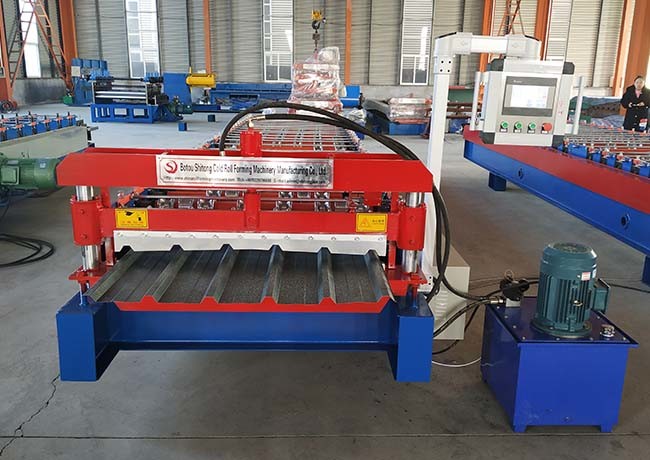 Zinc Plating Colored Steel Profile Roll Forming Machine Speed 20-25 M / Min
