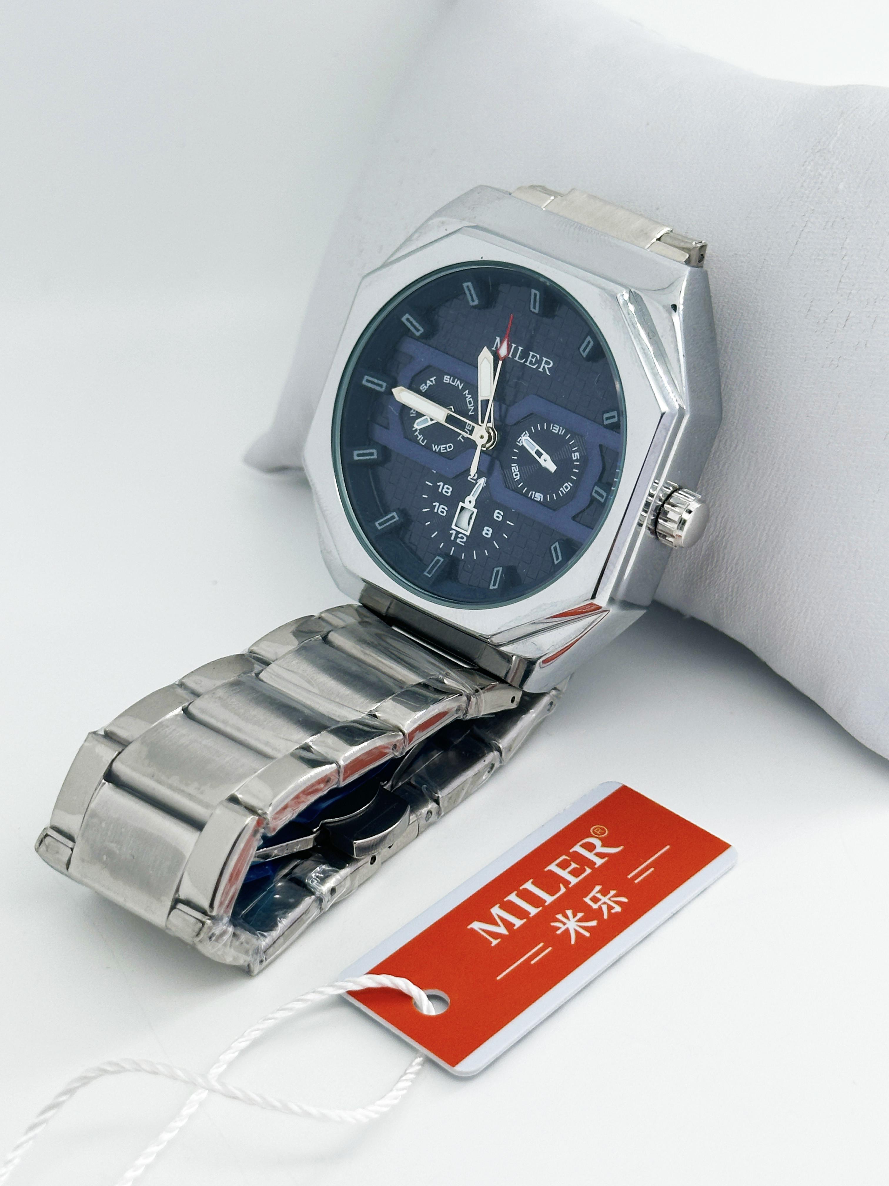 Round Quartz Business Watch With Date Display And 30m Water Resistance