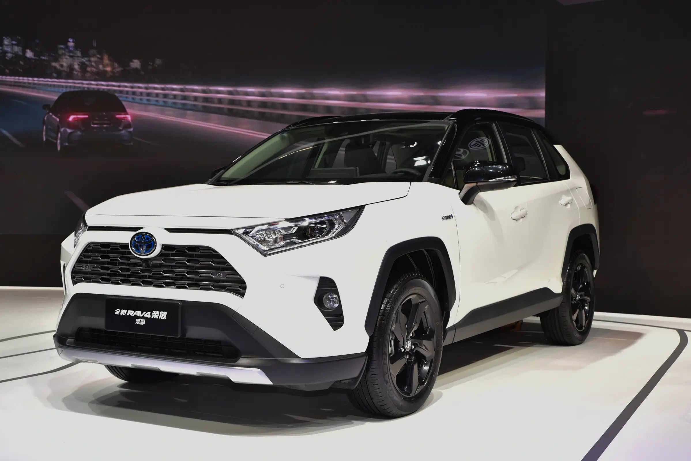 180km/h Max speed Toyota Petrol Car RVA4 5 Door 5 Seats SUV