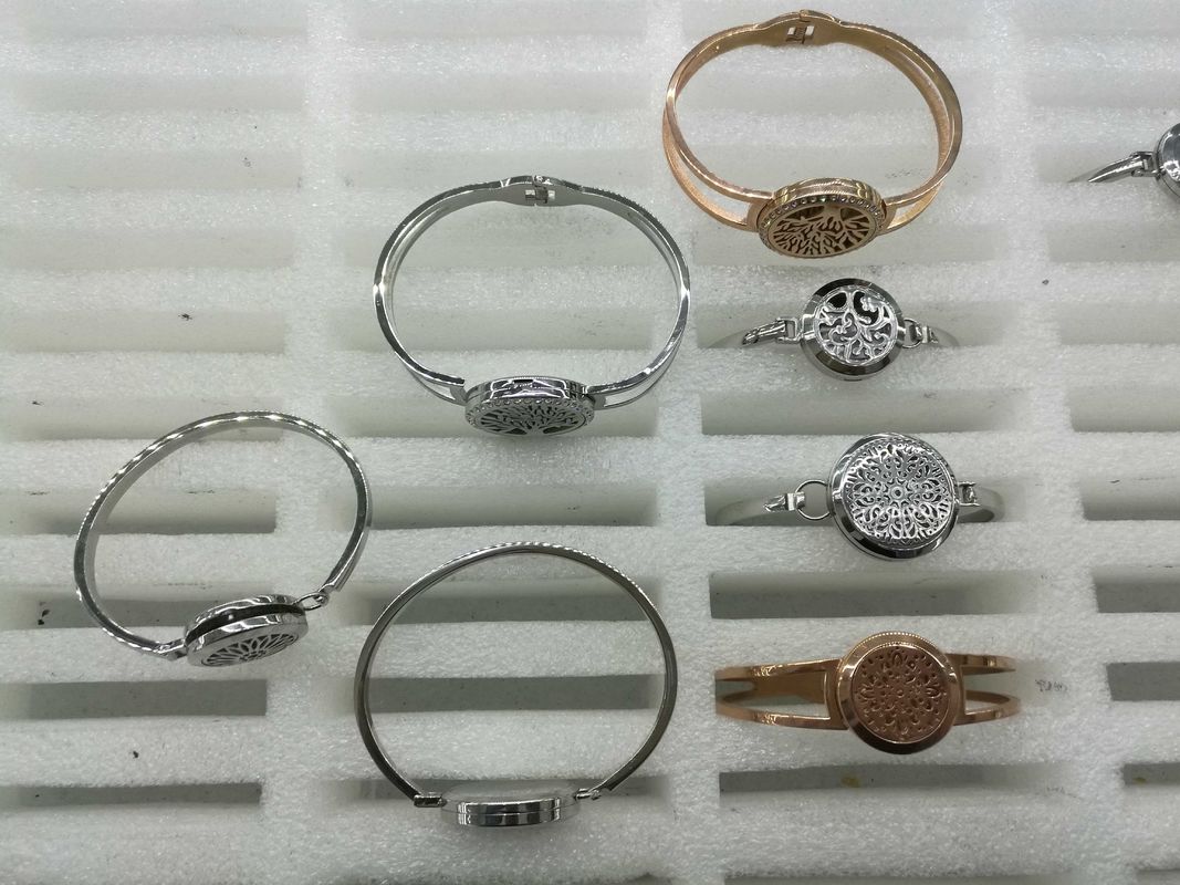 Fashion 316L Stainless Steel Magnetic Floating Perfume Diffuser Lockets Bracelets Bangles Collection