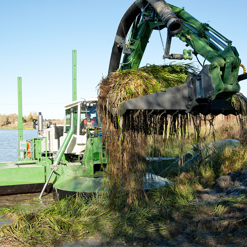 China Factory Rexroth Hydraulic Amphibious Dredger with Track