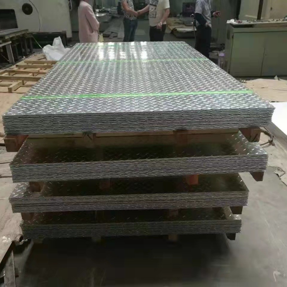 ASTM EN DIN GB 201 Stainless Steel Plate Checkered 1.0-8.0mm Grade 304 316L