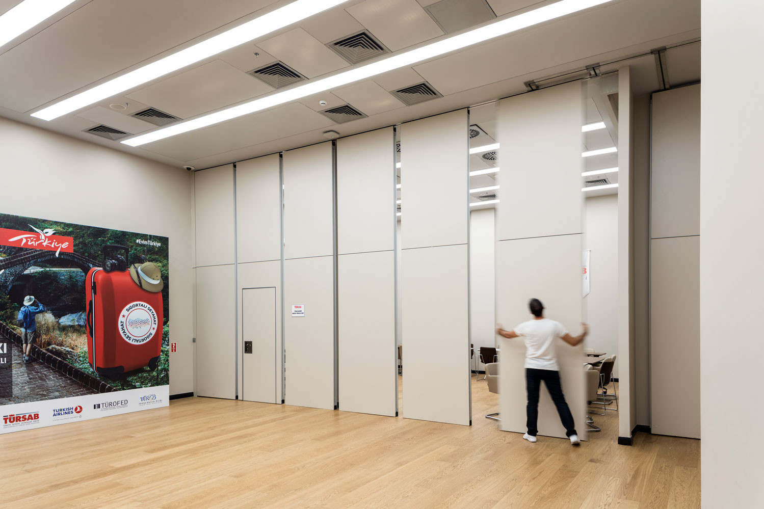 Sound Absorbing Hotel Movable Wooden Wall Dividers 2000 - 6000mm Height