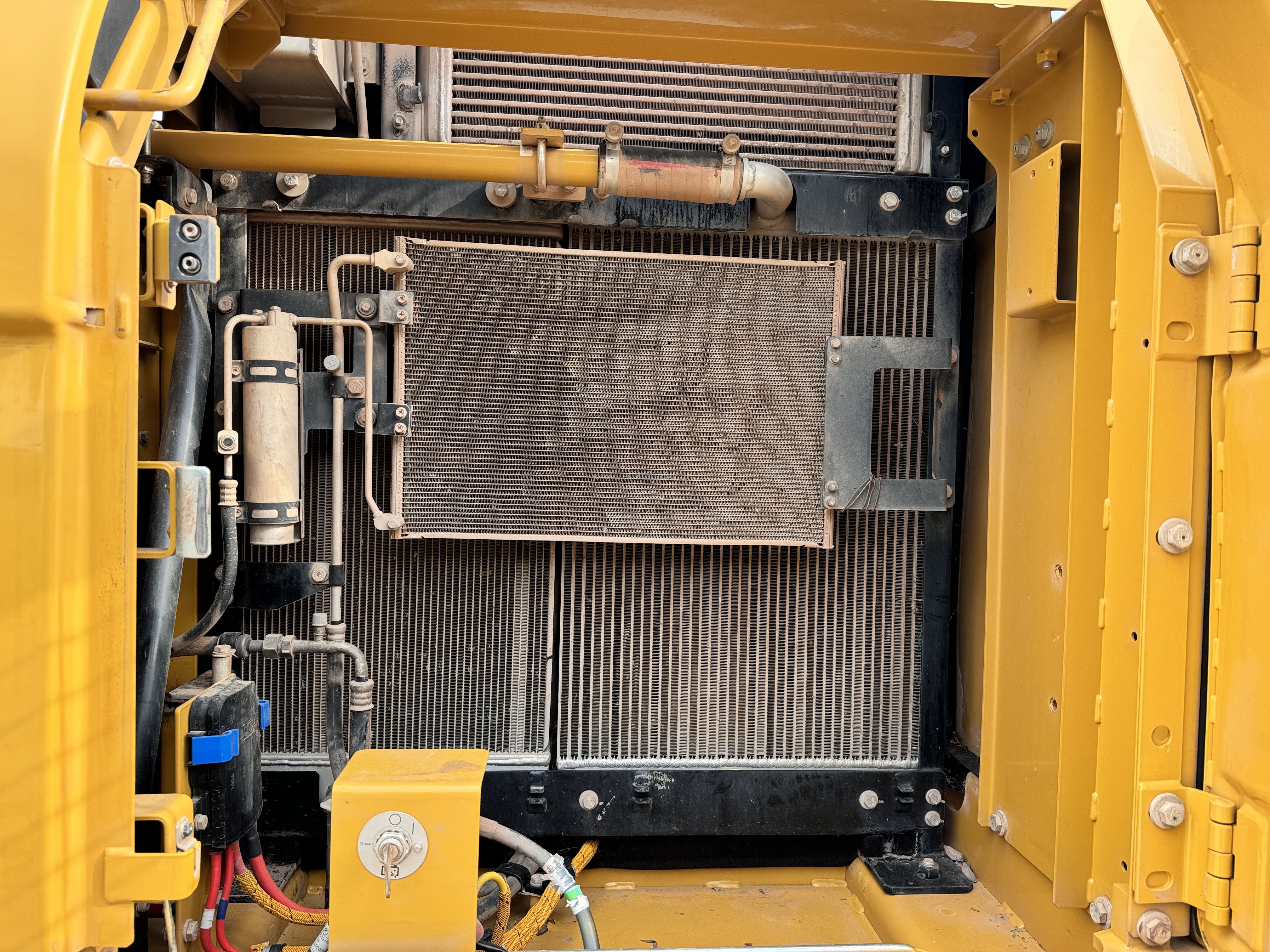 Carter's latest model Used excavator caterpillar CAT320GC 307GC Good working condition Have EPA certificate