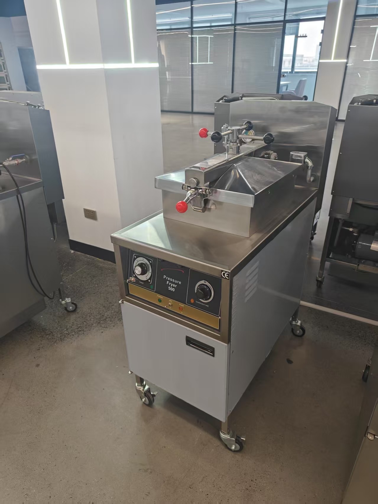 Mechanical Panel 304 SUS Gas Heating Chicken Pressure Fryer With Oil Filtration