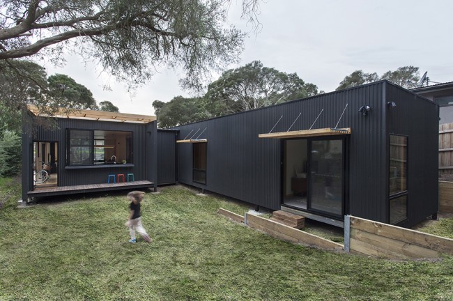 75mm Prefab Modular Homes / Prefabricated Shipping Containers Roof Customized Resort Center