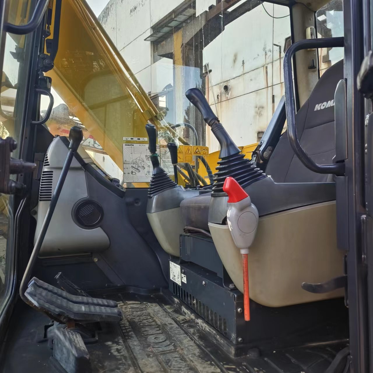 Used Komatsu PC 70 Excavator from Japan 6500kg Operating Weight 0-2000 Working Hours