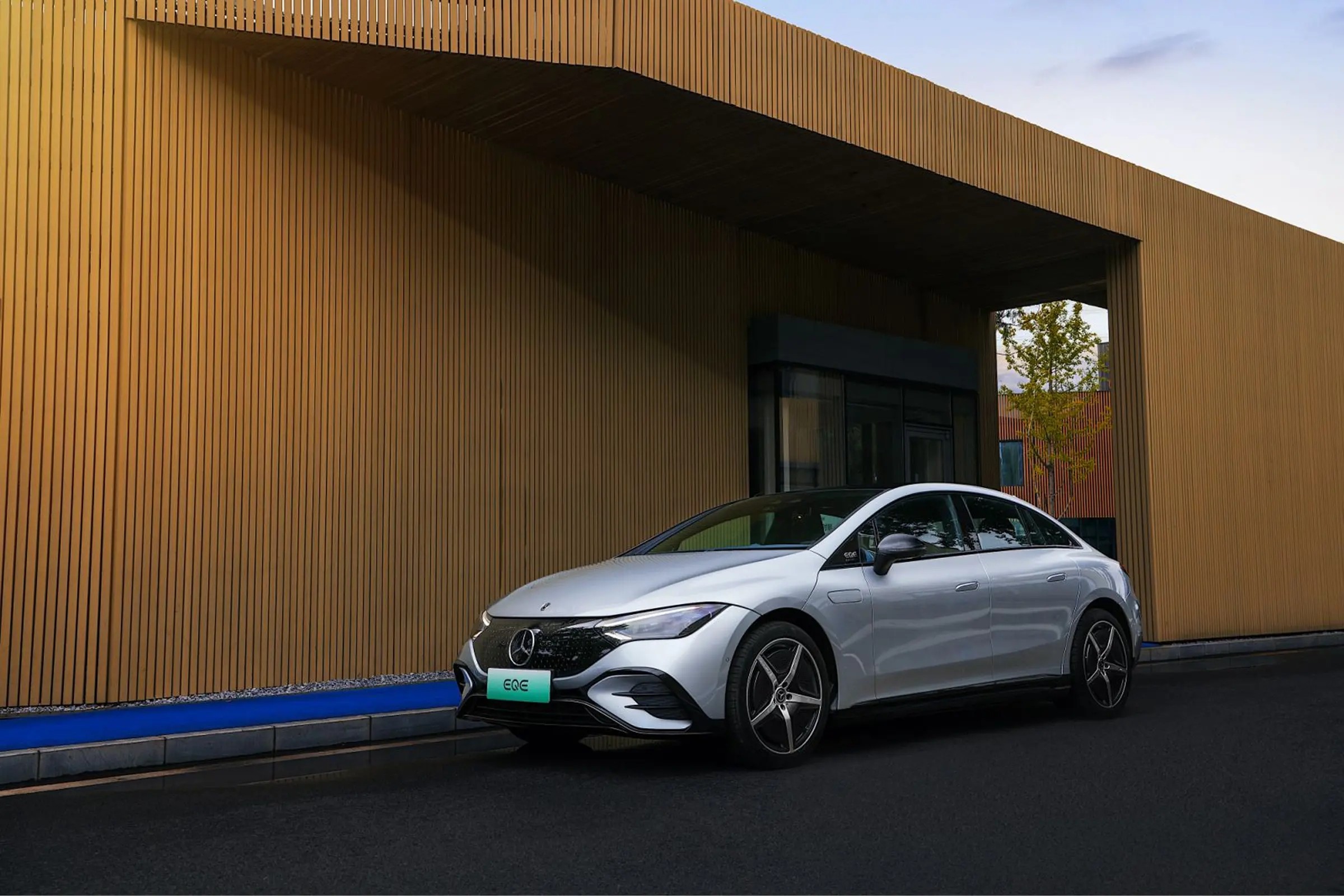 EQE 350 Mercedes Benz Electric Vehicle 5 Seats High Performance Electric Car 180km/h