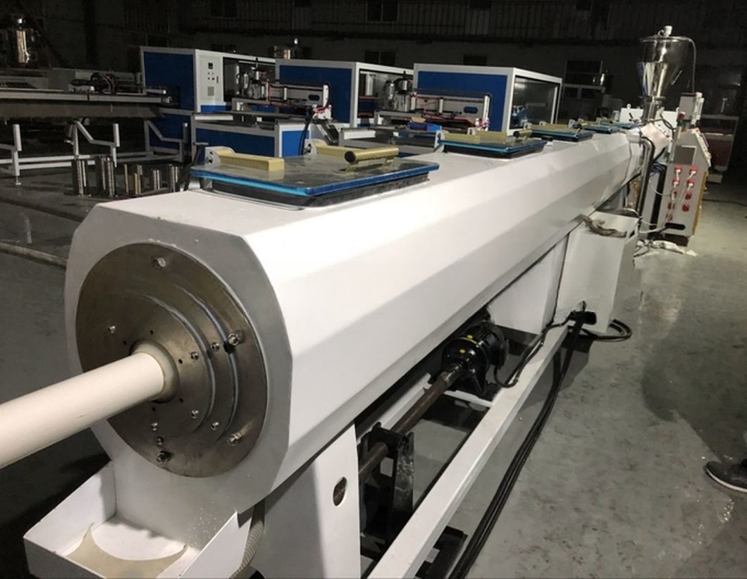 China UPVC Drainage / Wall Supply Pipe Production Line