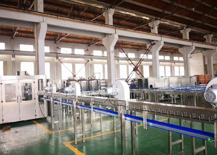 600m2 200KVA Automatic Water Bottle Filling Machine Mineral ISO