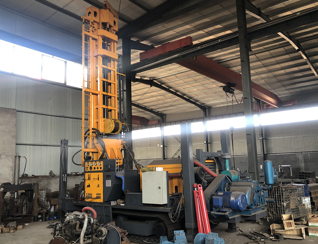 Rotation Torque Rubber Crawler Mounted Drilling Rig 200 Meters Depth