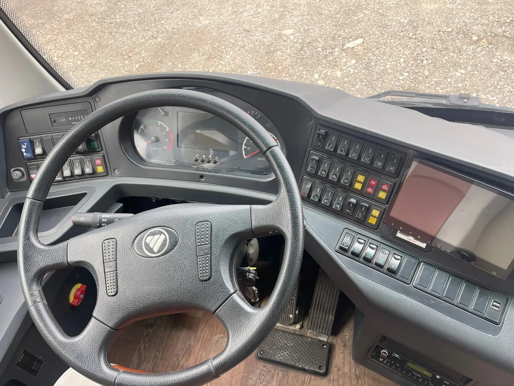 Used Luxury Buses 12meters 33 Seats Sealing Window Yuchai Engine Second Hand Foton BJ6120