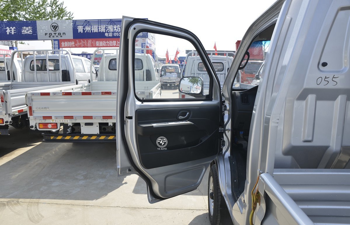 Direct Single Row 4x2 Wheel Slab Type Mini Cargo Truck with EURO 5 Emission Standard