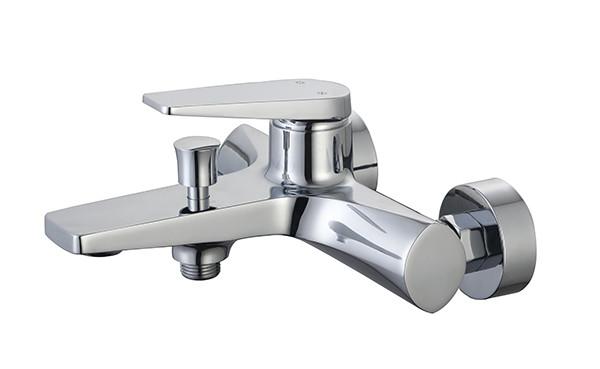 Single lever bath or shower mixer bathroom chrome brass tap faucet cold and hot