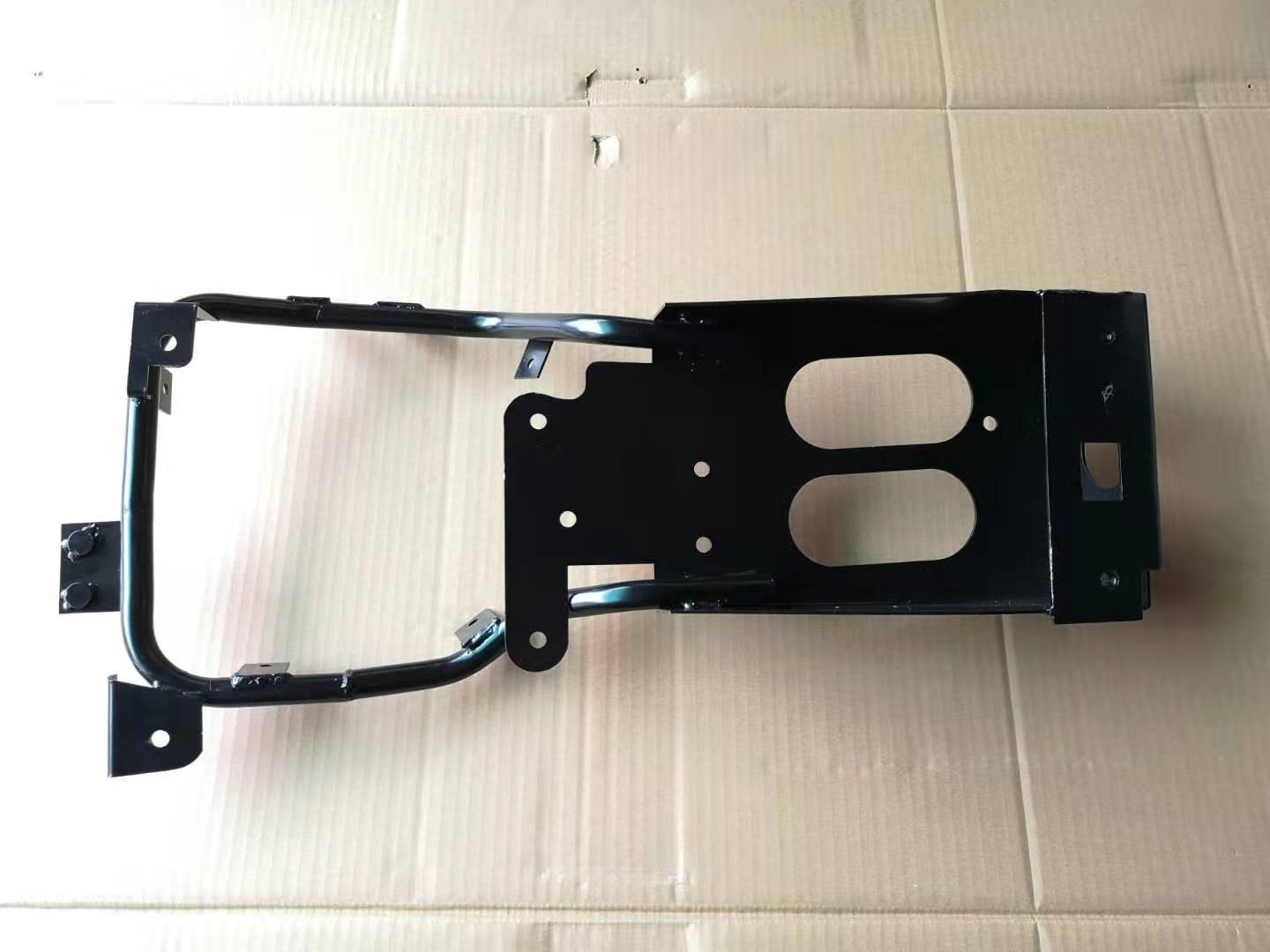 Iron ISUZU Body Parts Left Side Headlamp Bracket 8981214154 For Head Light Installation