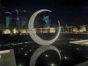  316L Large Modern Sculpture With LED Light For Garden Decoration Manufactures