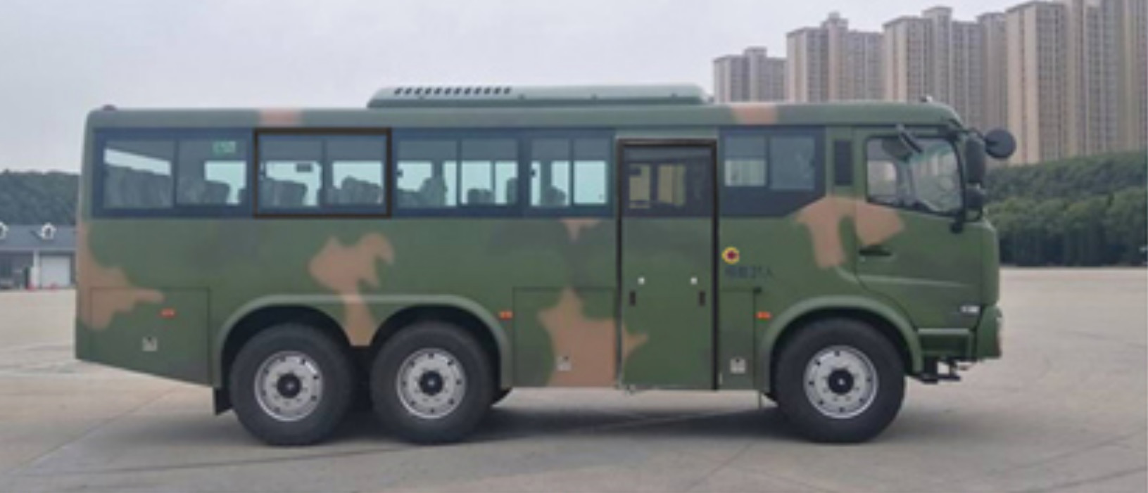 Dongfeng Four Wheel Drive Tourist Minibus 8.2 Meters 24-31 Seats 4×4 Diesel Manual Transmission