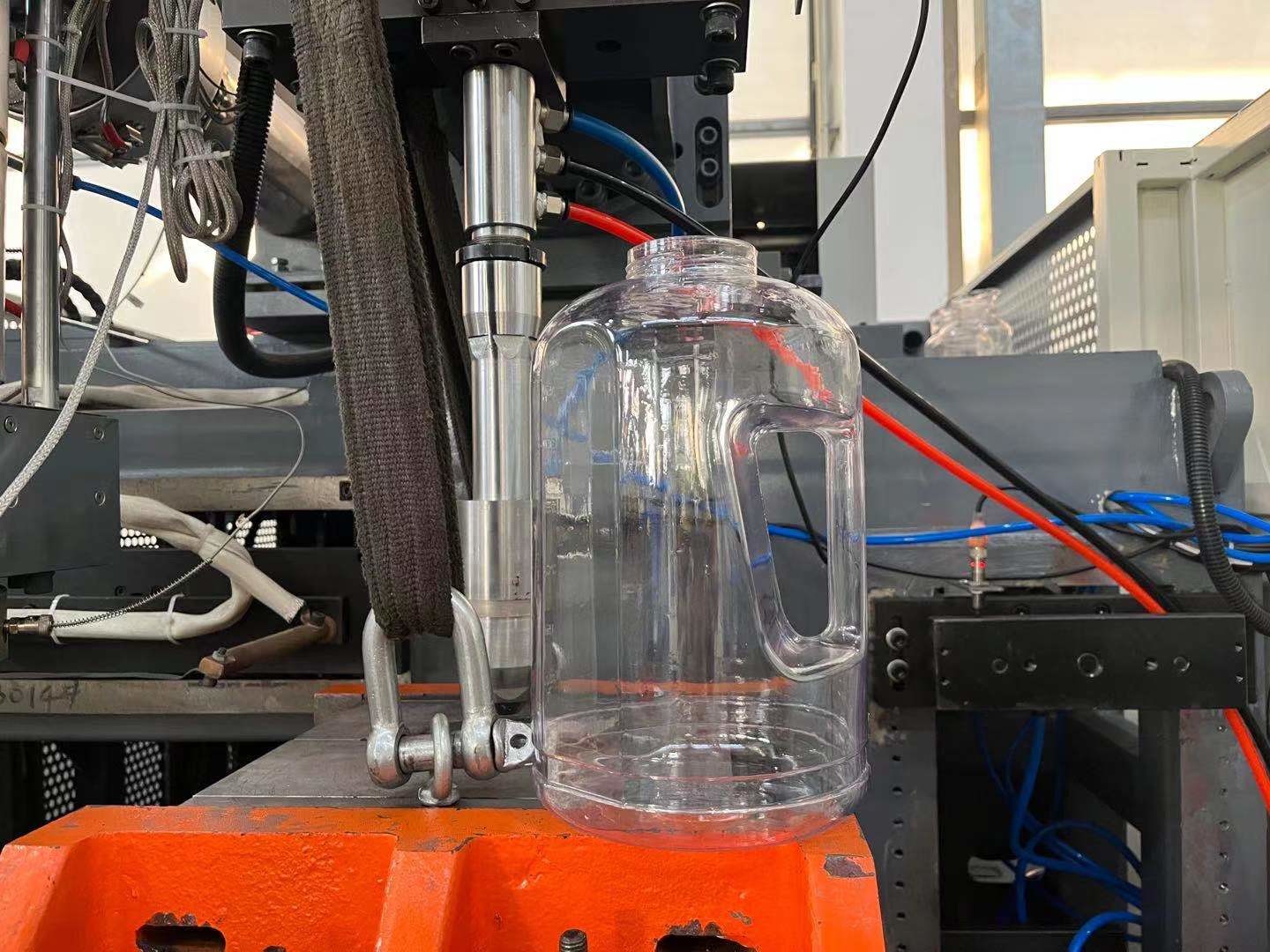 Large Capacity Automatic Extrusion Blow Molding Machine Plastic Jerry Can Bottle Container