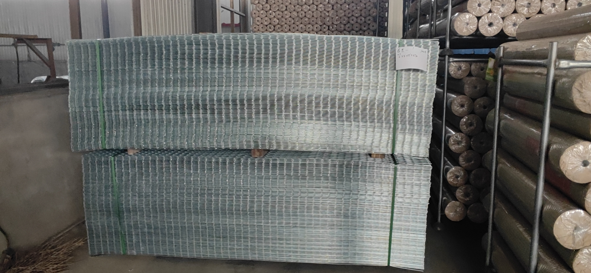 China anping Supplier Quality Galvanized Welded Wire Mesh Panels