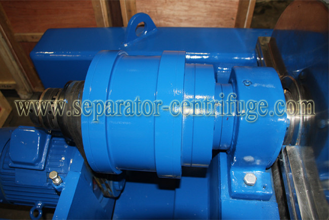 Continuous Decanter Centrifuges 3 Phase Centrifuge Oil Sludge Separator