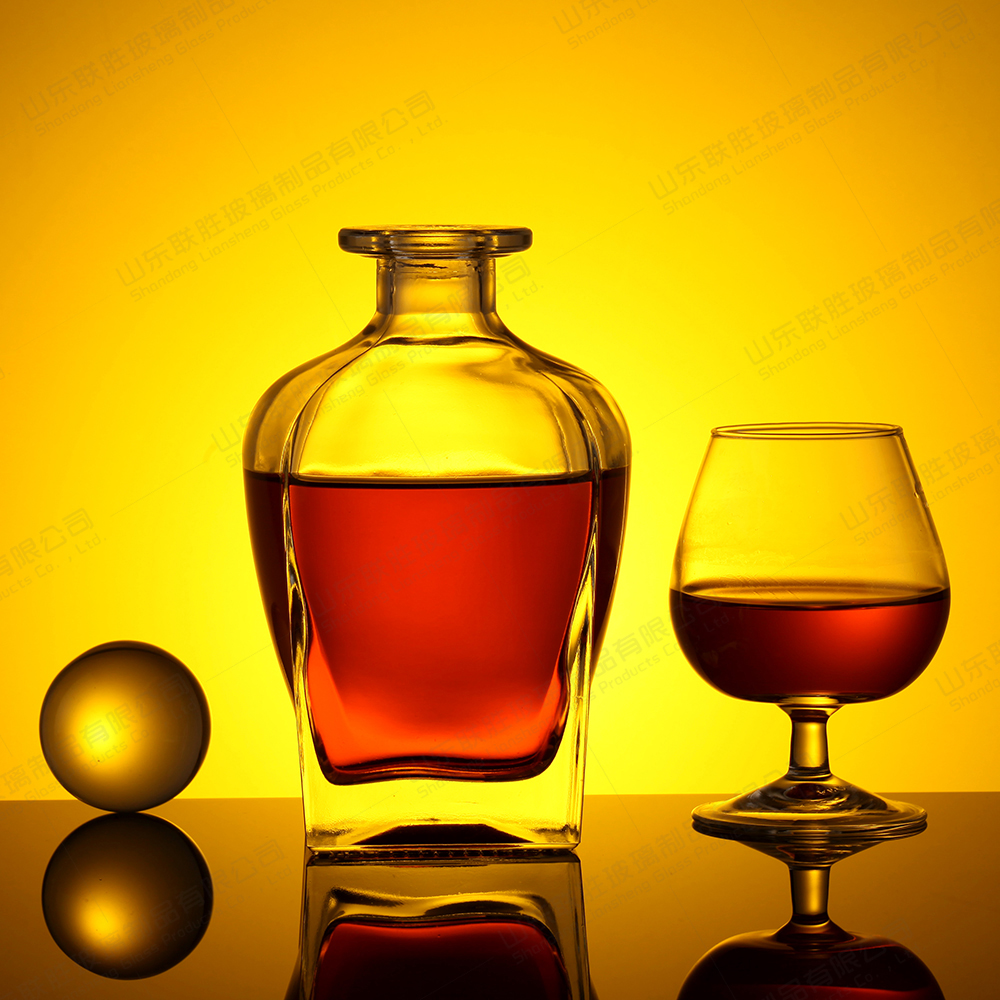 Custom Size Accepted Glass Liquor Bottles for Wine Sale from Borate Glass Wine Bottle