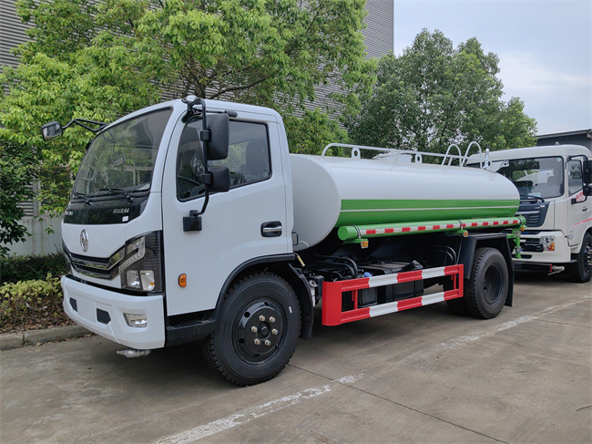 Dongfeng Small Size 5000liter Water Spray Bowser Sprinkler Tanker Truck