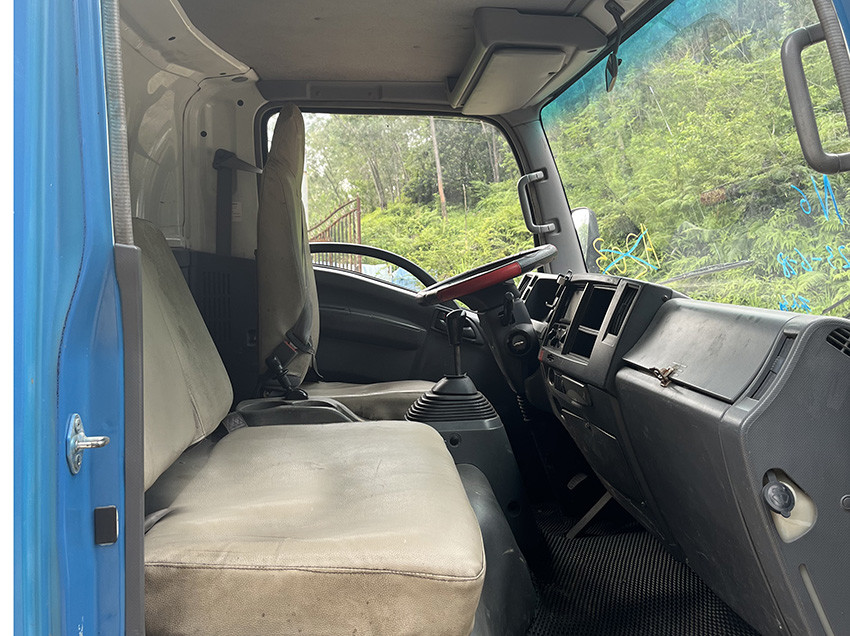 4x2 Cargo Used Medium Duty Trucks 5 Tonne LHD 2nd Hand Isuzu Trucks