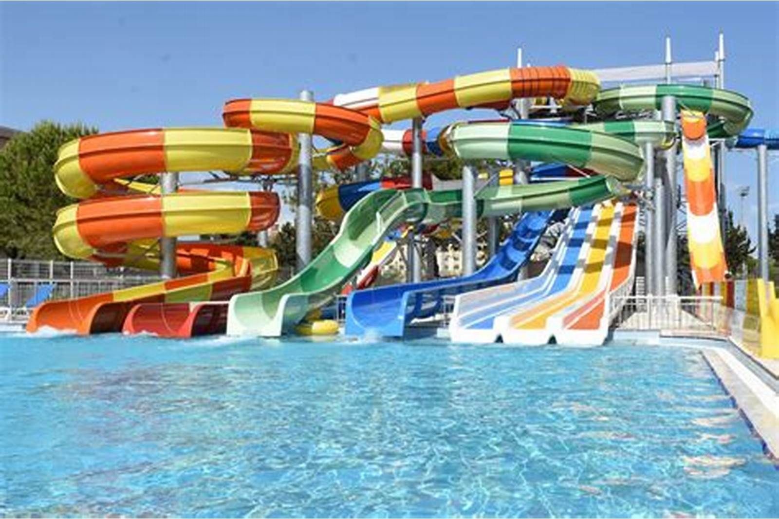 OEM Water Park Slide Amusement Park Rides Facilities Playground Swim Game Pool Kid Water Slide