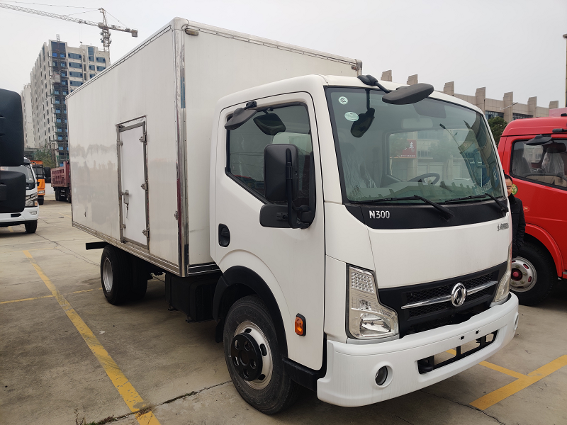 Horsepower 150hp 5 Forward Shift Number Dongfeng 4x2 LHD 5ton Light Lorry Cargo Truck