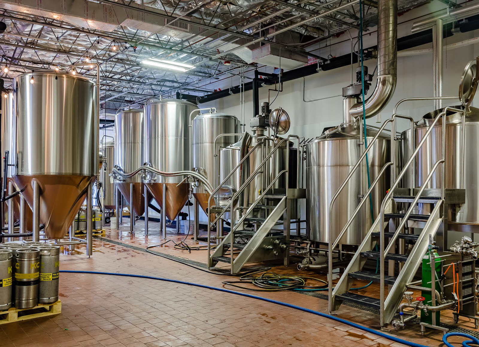 SUS304 / Red Copper Brewhouse Equipment , 3 Vessel Beer Factory Equipment