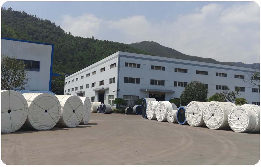 500mm-2500mm Width Anti Tear Conveyor Belt for Heavy Duty Material Transportation