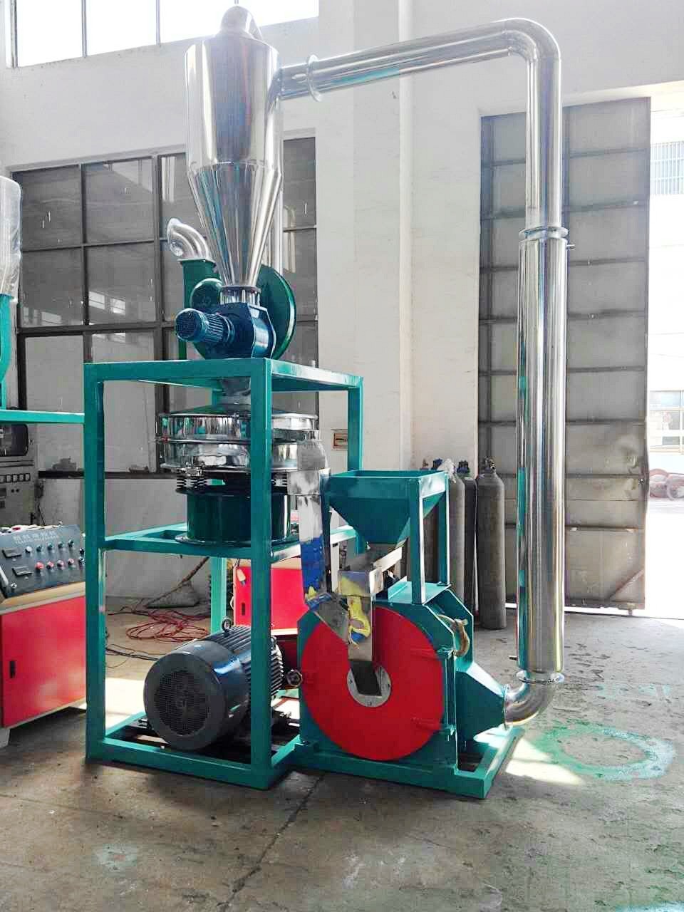 SKD11 Plastic PE Pulverizer 45kw Small Size Voltage Protection 3700rpm