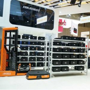 AGV Robot Q3-600C Payload 600kg With CNGBS Cobot Robot Arm For Automation