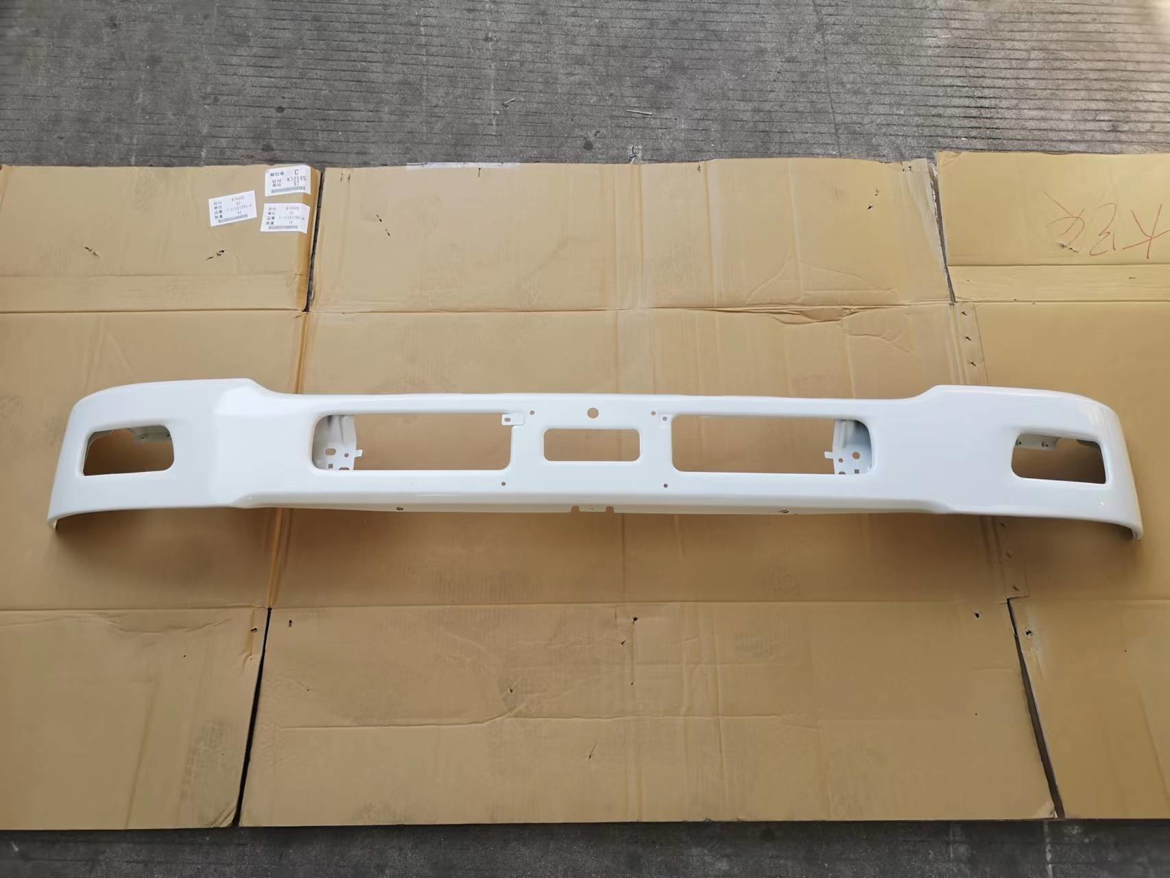 FSR FRR 8974077253 Isuzu Body Parts 2008 Type Cabin Bumper Length 2050mm Fog Lamp Bumper