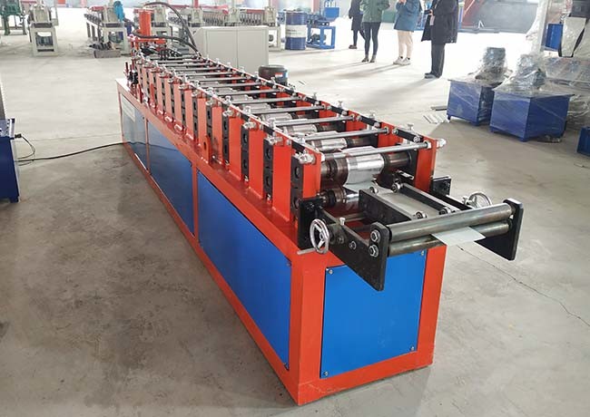 Garage Door Steel Profile Roll Forming Machine Dimension 4500*800*1300MM
