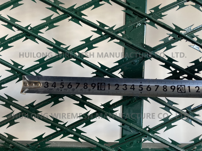 Green Pvc Coated Bto-22 Razor Barbed Wire As Fence Panel