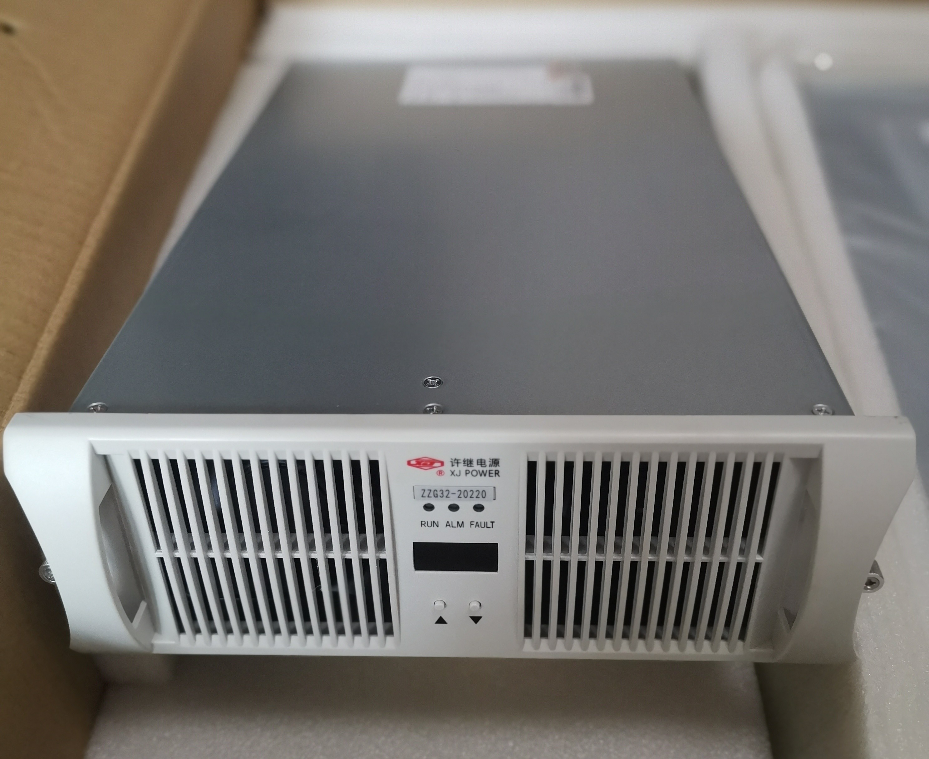 ZZG32-2022 Three-Phase AC Power Input High Frequency Switch Rectifier With PE Protection And SHARE Pin7