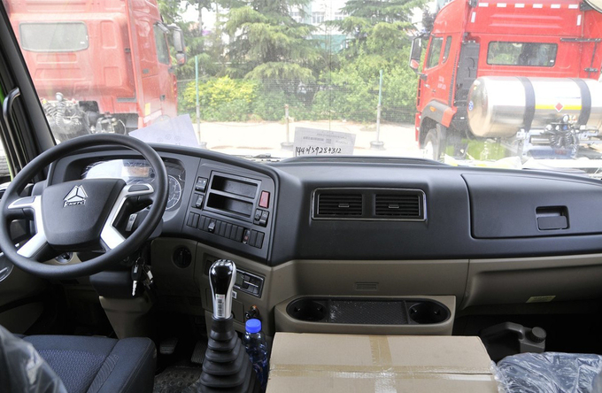 Howo 8x4 Dump Truck 340hp Urban Construction Waste Transportation 12 Wheels Leaf Spring